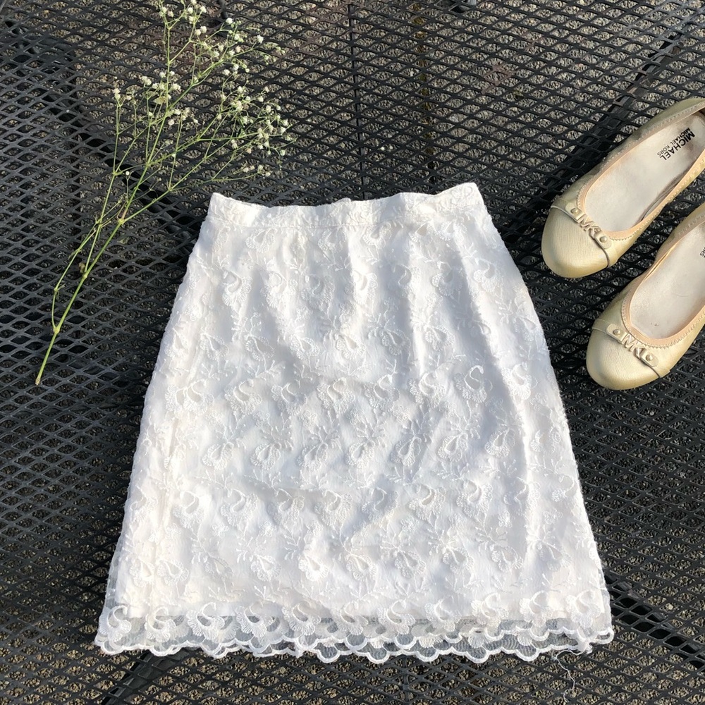 Women’s White Lace Mini Skirt